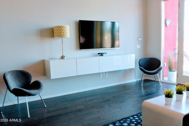 Building Photo - 516 E Ames Pl