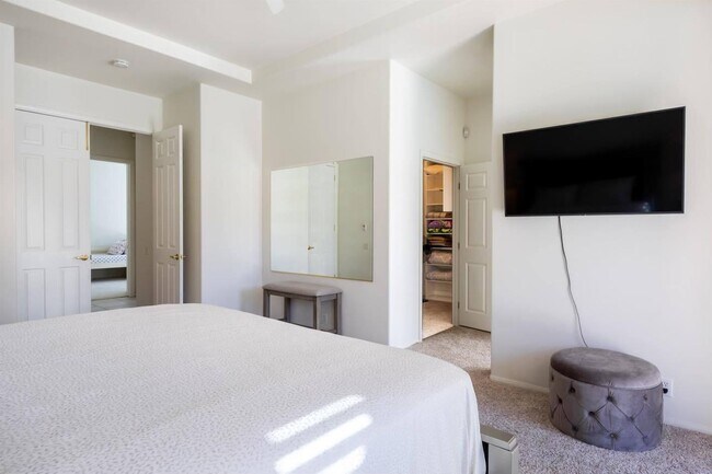 Building Photo - 40741 Avenida Solana