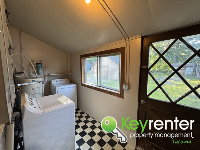 Building Photo - Newly Remodeled 2-Bedroom Home in Morton!