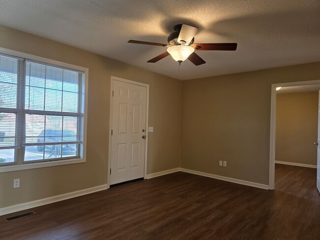 Building Photo - 1609 Bourland Ln
