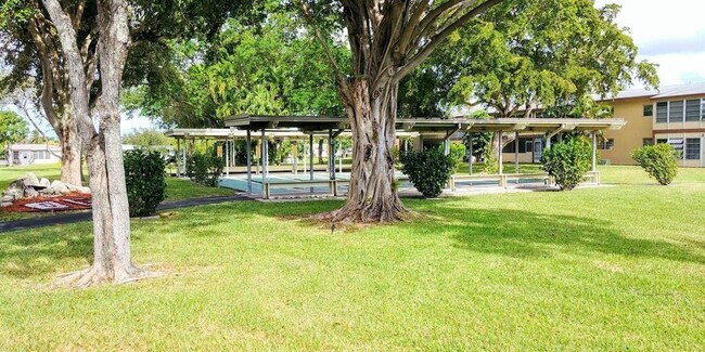 Building Photo - 7500 NW 5th Ct
