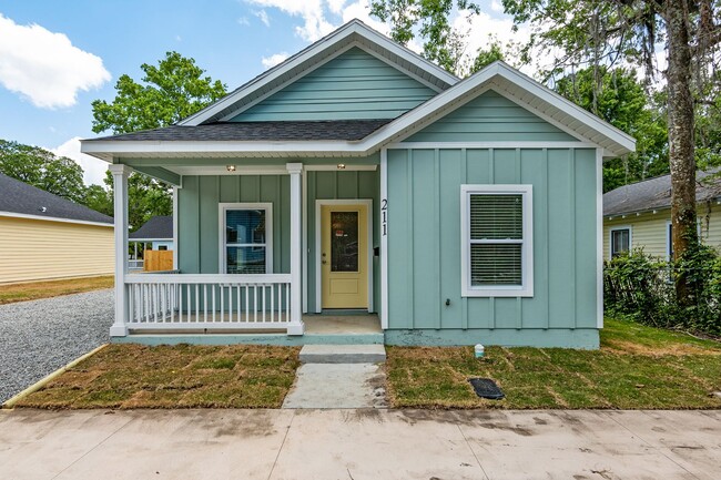 Primary Photo - Charming 3-Bed, 2-Bath Home with Fenced Ya...