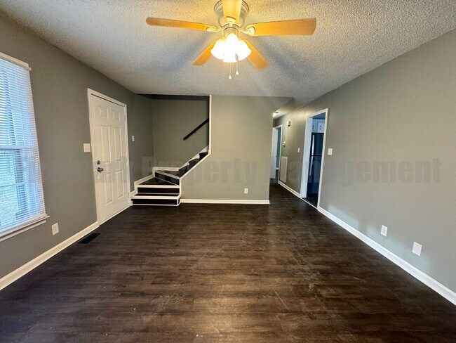 Building Photo - Newly Renovated 4 Bedroom 2 Bathroom