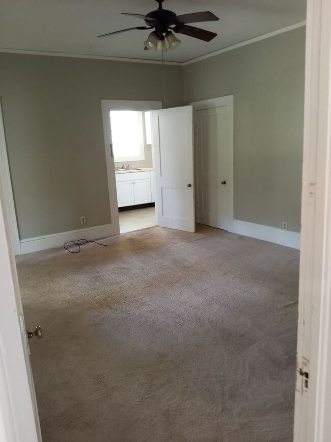 Building Photo - Great home near VSU!