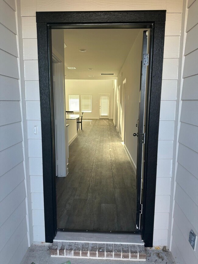 Building Photo - 8027 Marchese Dr