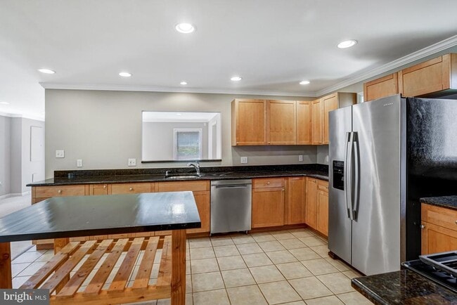 Building Photo - 1424 N Longfellow St