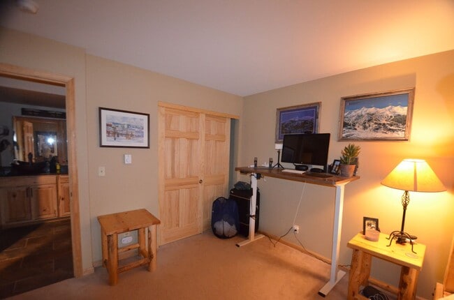 Building Photo - Dogs negotiable! Gondola and Main Street steps from your front door! Steam Shower!