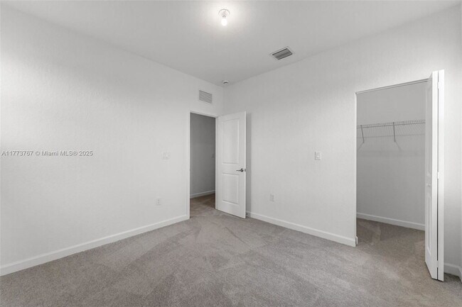 Building Photo - 2700 SE 23rd Ave