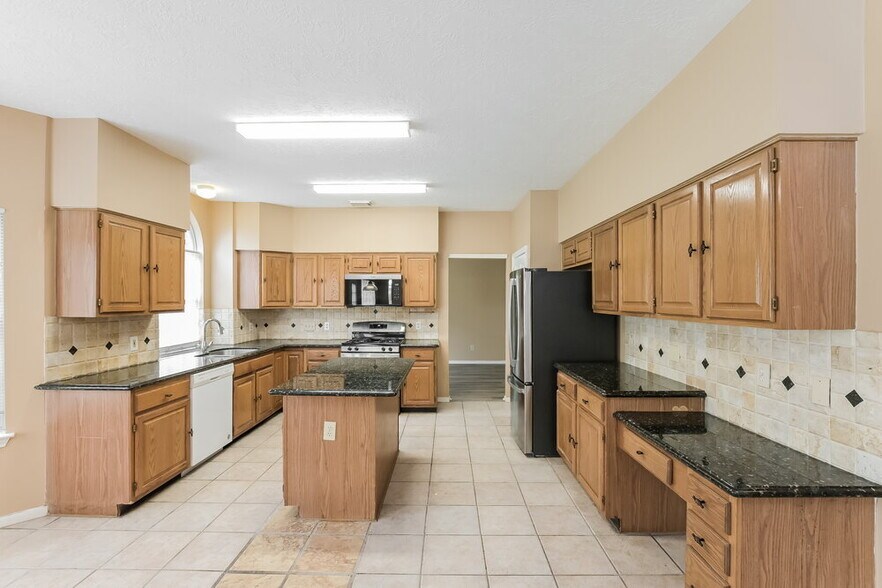 Building Photo - 11423 Willow Field Dr