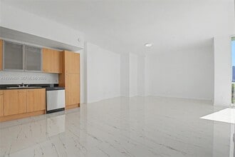 Building Photo - 1350 NW 8th Ct