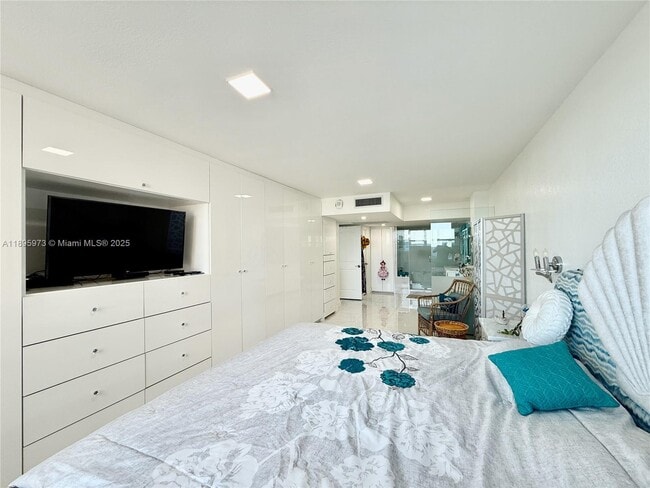 Building Photo - 3180 S Ocean Dr