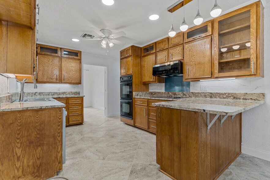 double ovens & vented microwave - 7105 Fish Pond Rd