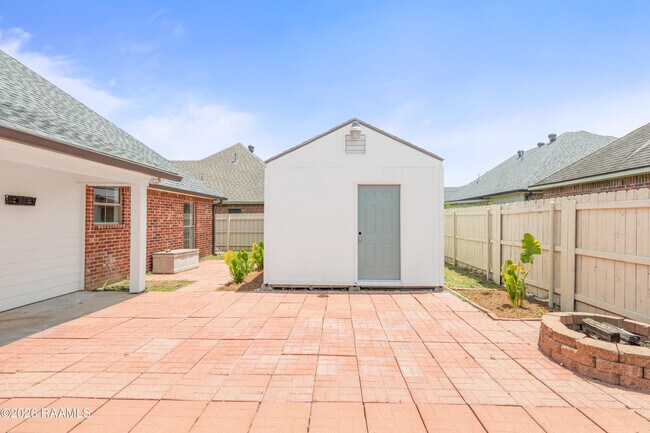 Building Photo - 206 Oak Hill Ln
