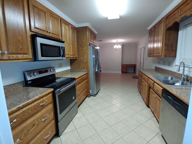 Building Photo - Cobblestone