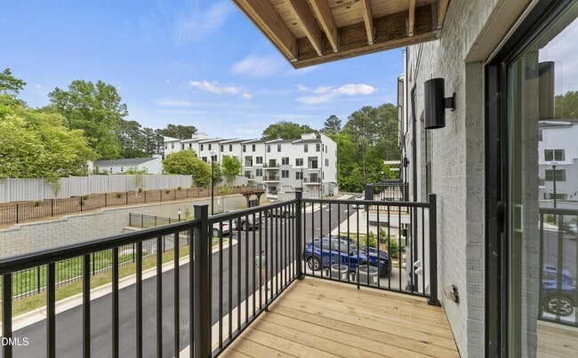 Building Photo - 602 Mkt Grv Dr