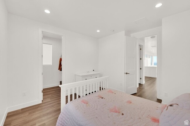 Building Photo - 1722 Oakridge Cir