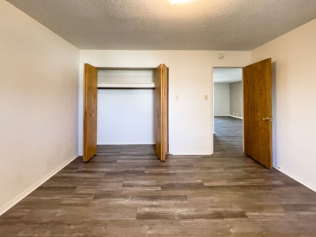 Building Photo - Spacious 2 Bedroom!