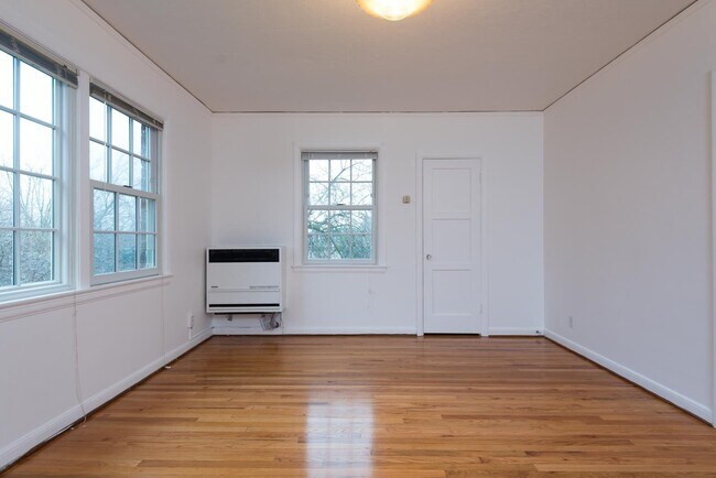 Building Photo - Be a Star in our Vintage 1 Bedroom Hollywood Apartment