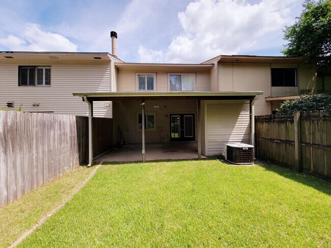 Building Photo - 517 Saddlewood Ln