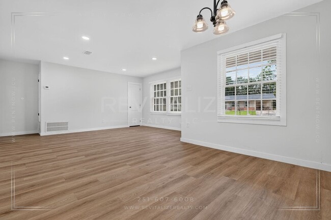 Building Photo - 2900 Lott Dr