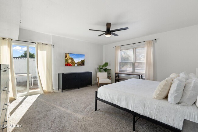 Building Photo - 1759 N Spring Cir