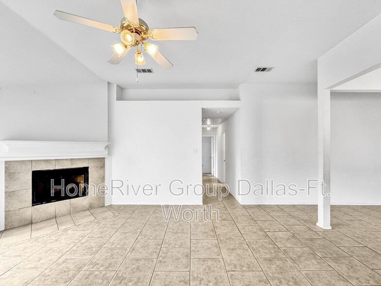 Building Photo - 3214 Creekside Dr