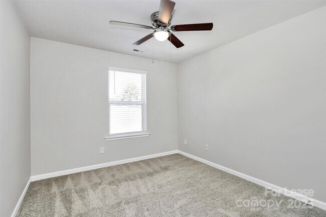 Building Photo - 646 Sagecroft Ln