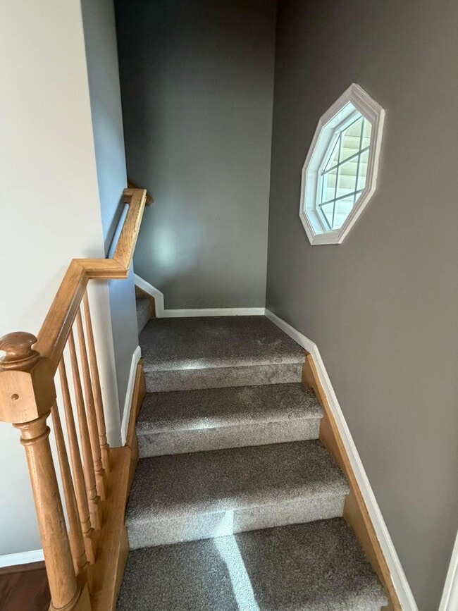 Building Photo - 8735 Olenbrook Dr