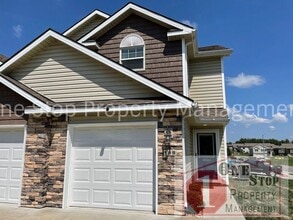 Building Photo - Gorgeous 3-Bed, 2.5-Bath Townhome in Raymore!