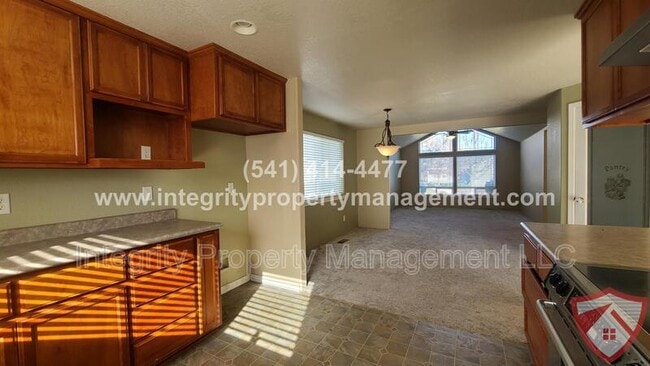 Building Photo - 941 Parkdale Ave