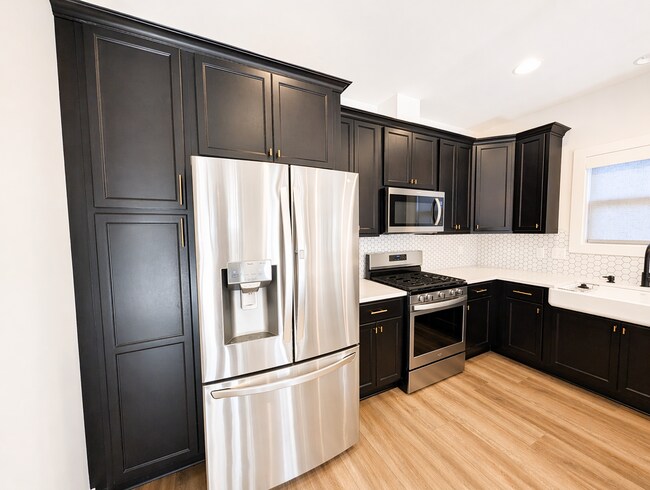 Building Photo - Lovely Weaverville Rental w/ bonus space