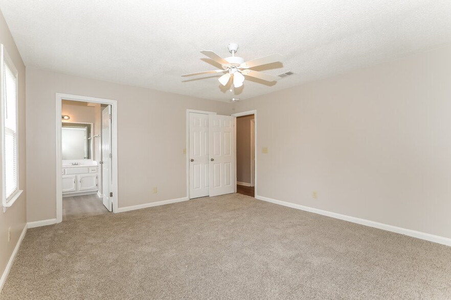 Building Photo - 2404 Boone Ct