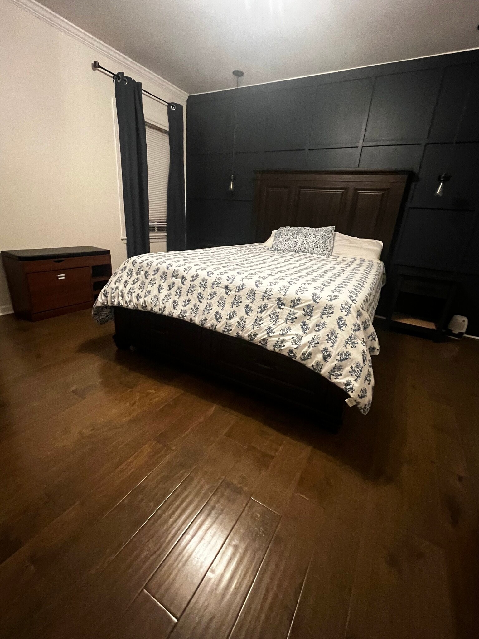 Building Photo - 213 Sutton Way