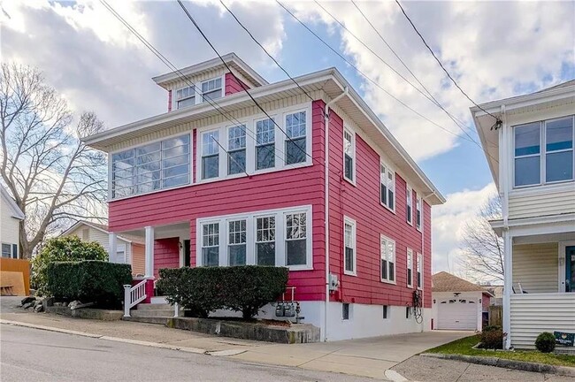 Building Photo - 48 Waltham St