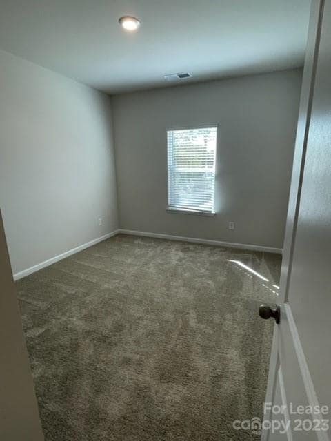 Building Photo - A cozy house with 3 beds and 2.5 bath in H...
