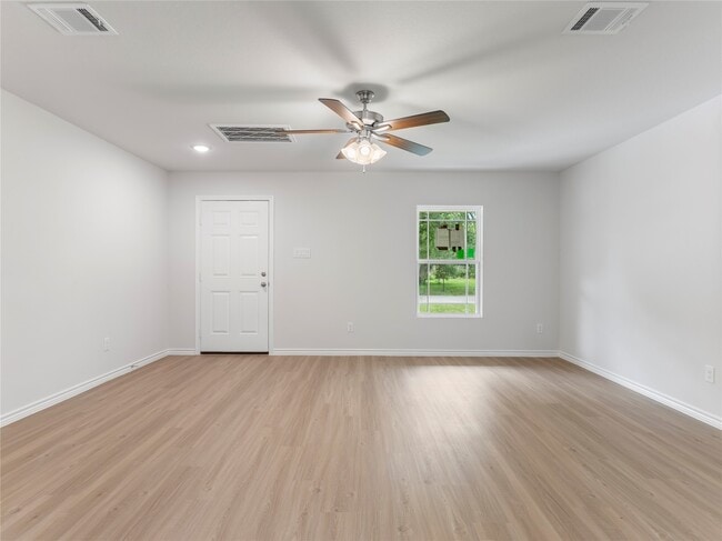 Building Photo - 304 N Orange St