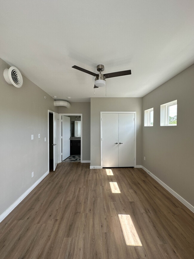 Primary Photo - Pods @ Hickory - A2