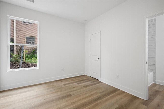Building Photo - 2050 Morehouse Dr NW