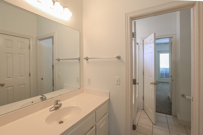 Building Photo - 303 Cross Ln