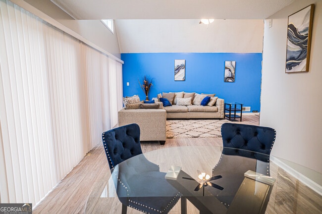 Building Photo - 390 Stoneridge Way