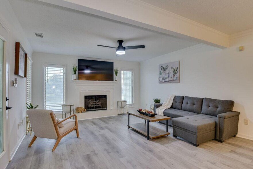 Primary Photo - 110 Riverbend Dr