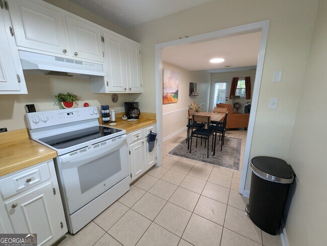 Building Photo - 135 Dennis Dr