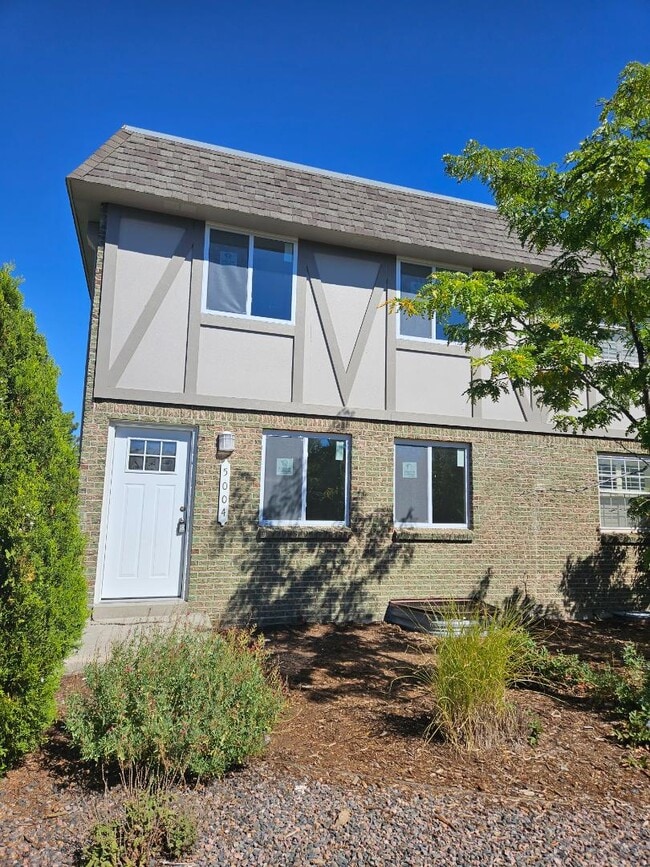 Building Photo - 5060 E Hinsdale Pl