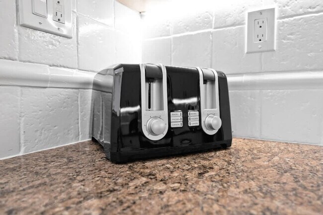 Building Photo - 704 NE 2nd St