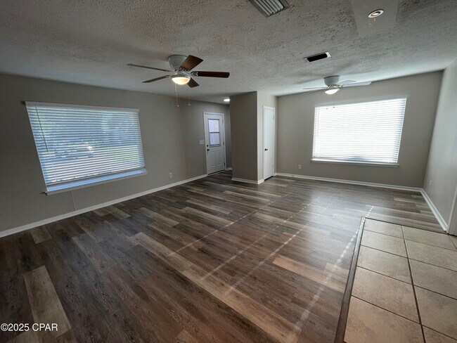 Building Photo - 2014 W 23rd Ct
