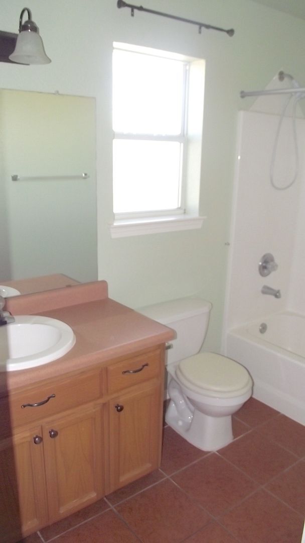 Building Photo - Northeast El Paso 3 Bed/2 Bath with Refrig A/C