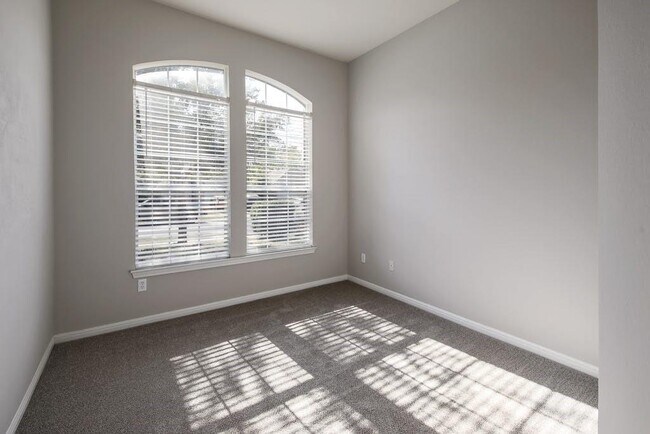 Building Photo - 11716 Larch Valley Dr