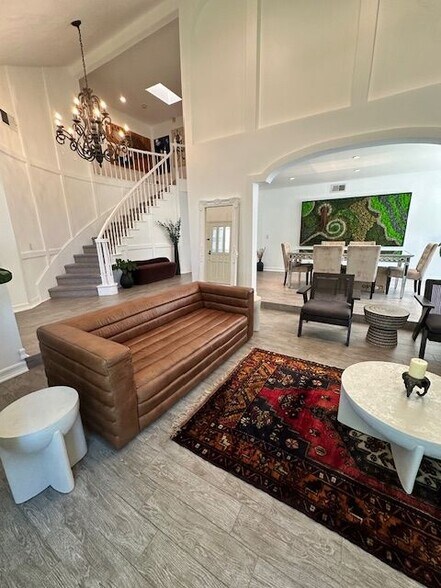 Building Photo - 5728 Ridgebrook Dr