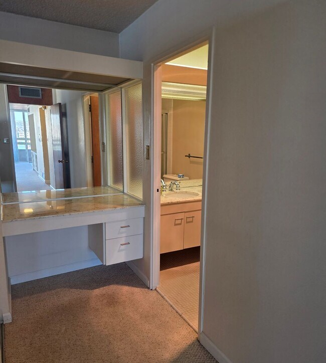 Building Photo - Arlington Towers Condo