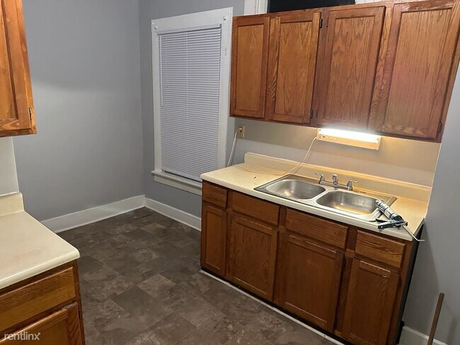 Building Photo - 2 br, 1 bath Duplex - 331 Wood Street 331